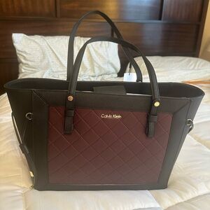 Calvin Klein Women's Black and Burgundy quilted front purse